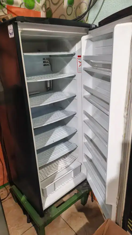 Freezer aqua es batu