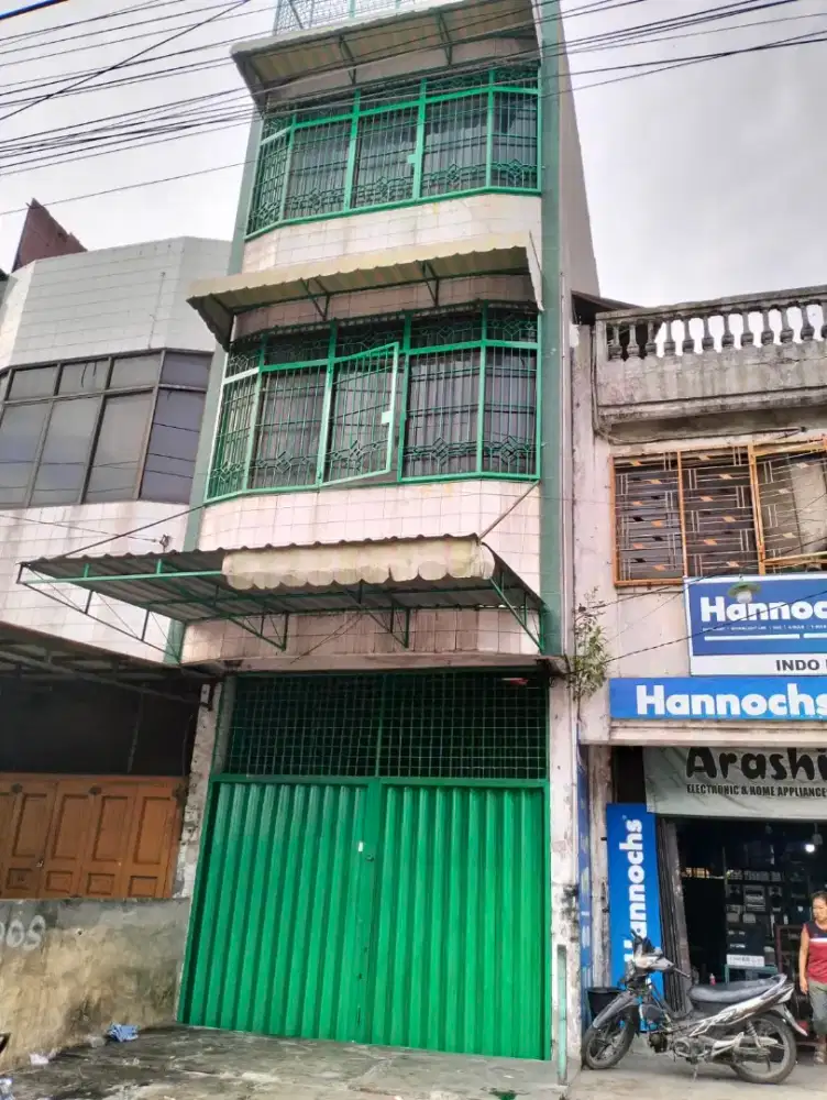 DISEWAKAN RUKO 3 1/2 TINGKAT DIJALAN BESAR DENAI SIAP HUNI