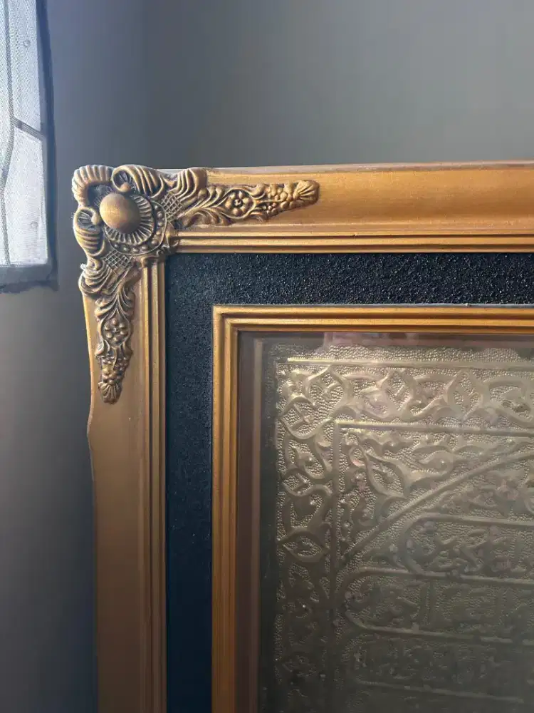 Kaligrafi pintu ka'bah kuningan