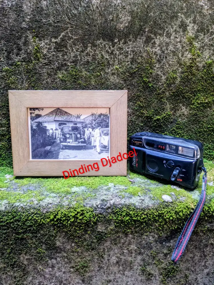 Foto asli mobil Amerika nopol B 1950 - bingkai kayu