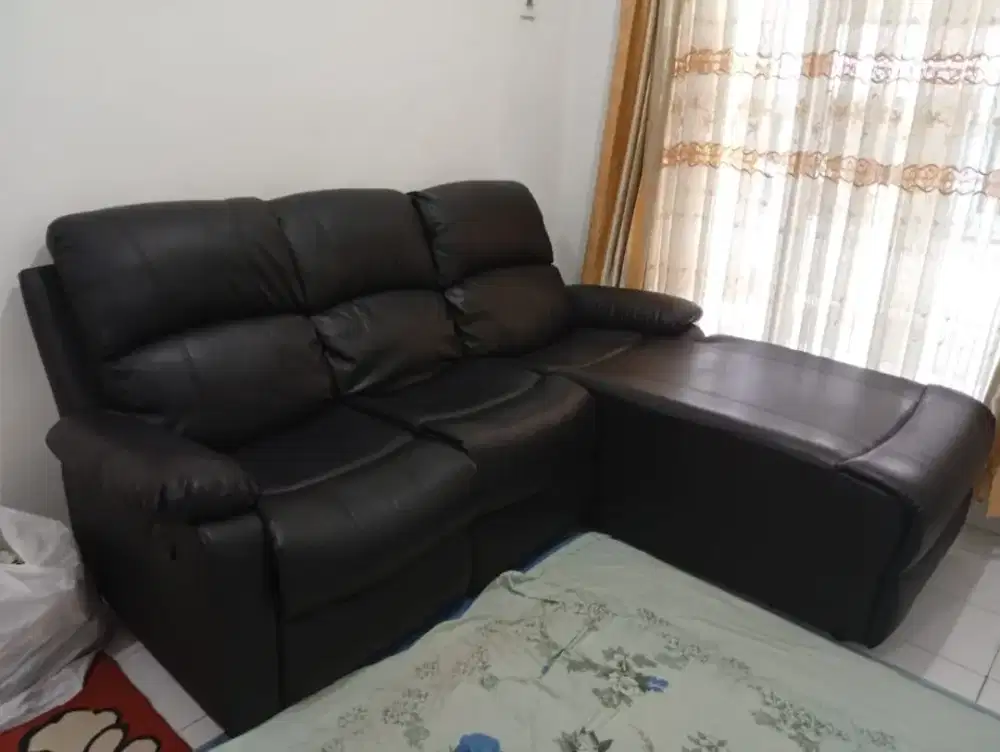 Sofa bentuk L merk Selma