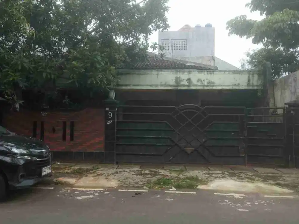 Rumah tua hitung tanah saja di cempaka putih tengah