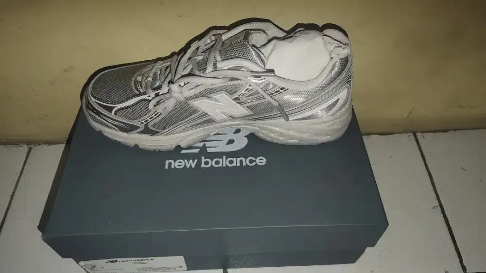 New Balance 740 Silver