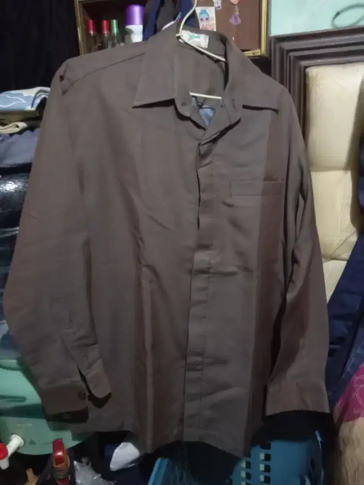 Baju safari warna coklat muda