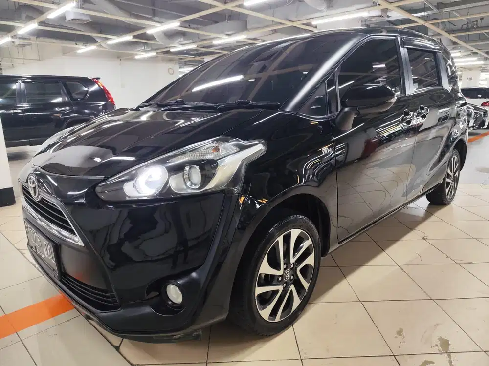 Toyota Sienta V 2016 at siap pakai