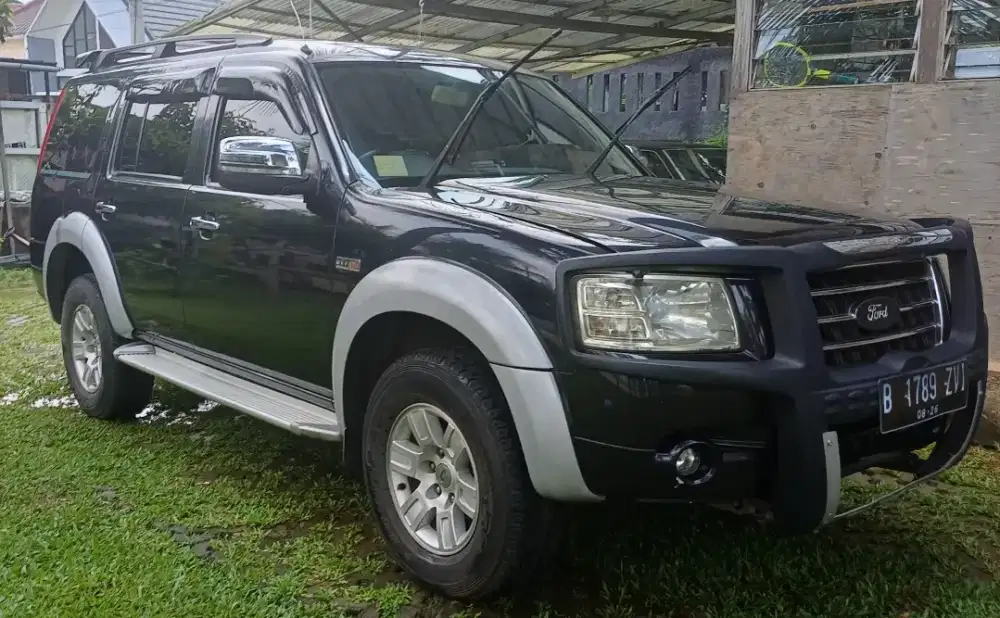 Dijual Ford Everest XLT 2008 Hitam Matic