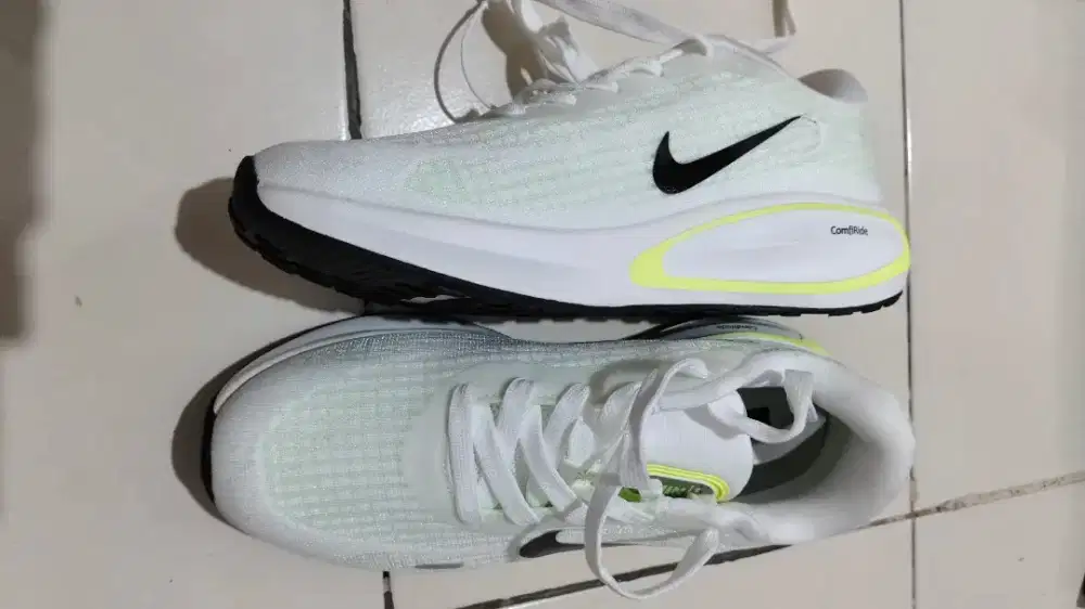 Sepatu Nike Journey Running White Green size 42