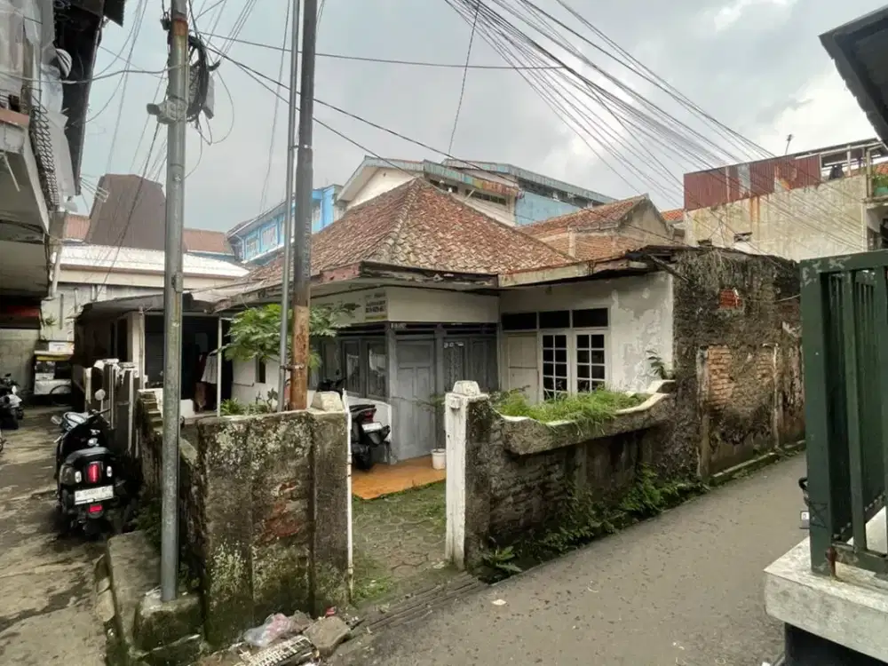 Rumah Tua Cocok Jadi Kos Kost di Melong Belakang UNLA