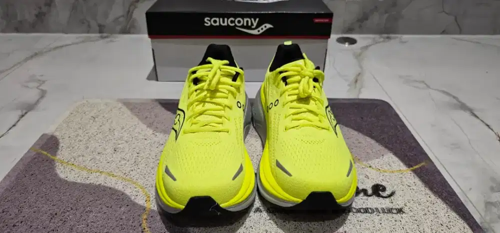 Sepatu Saucony Hurricane 45 New Original