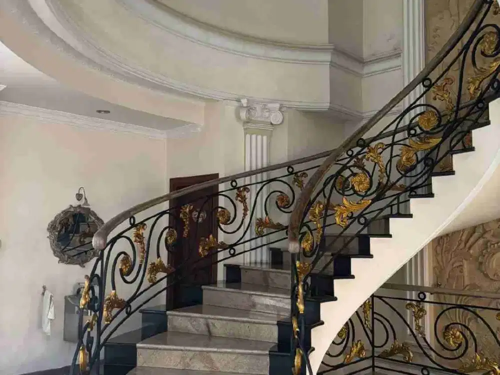 Rumah megah & mewah di kawasan elite Villa Artha Gdg