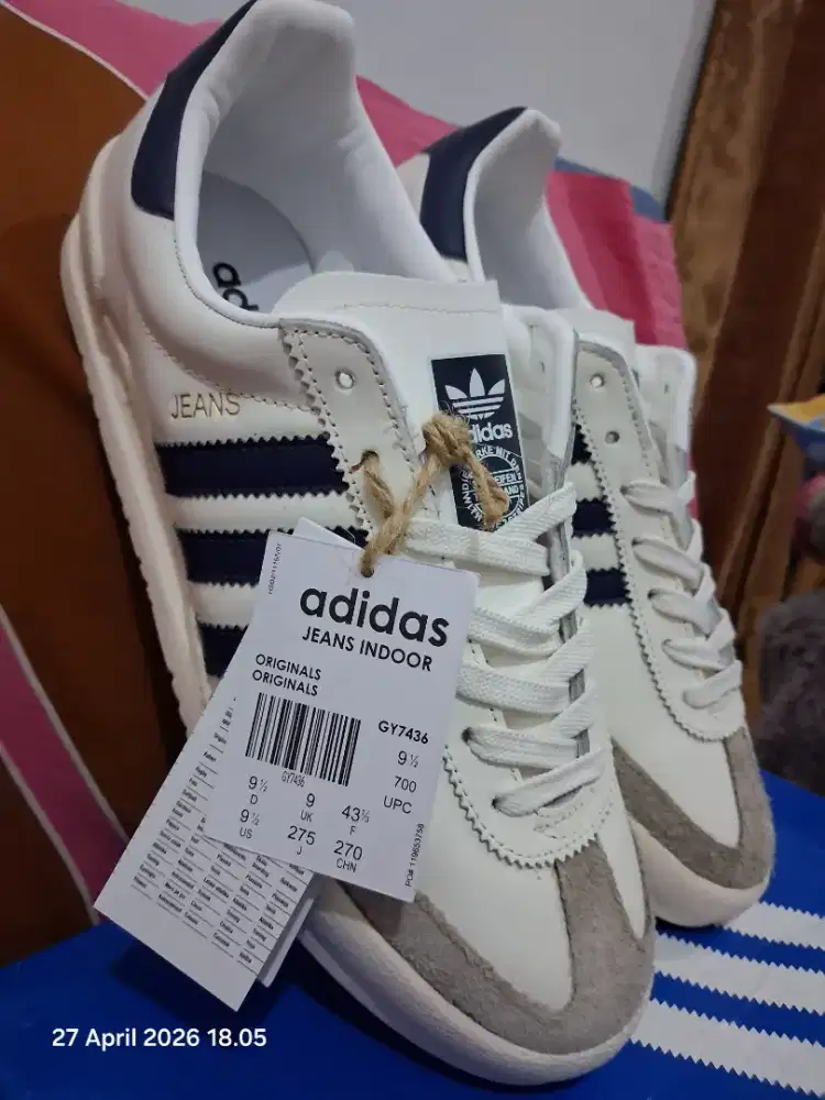 Sale..Adidas Jeans White Blue
Size 42 insole 26,5 cm