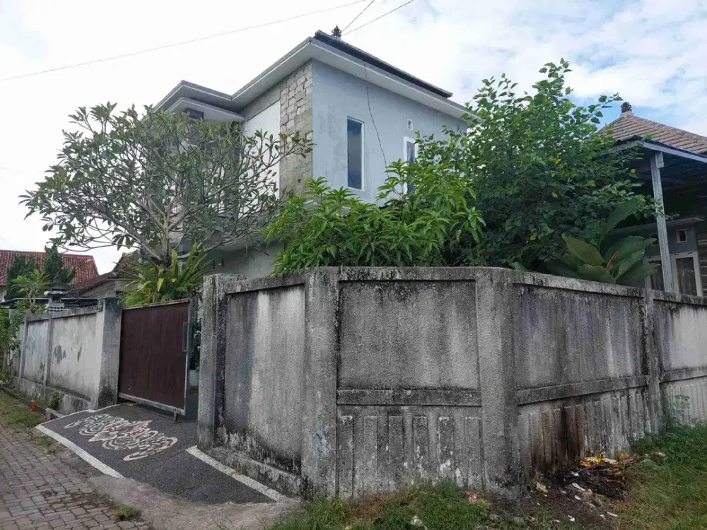 Buc Rumah 2Lt 306M2 Taman Luas Link Perum Siulan Penatih Garase 4Mobil