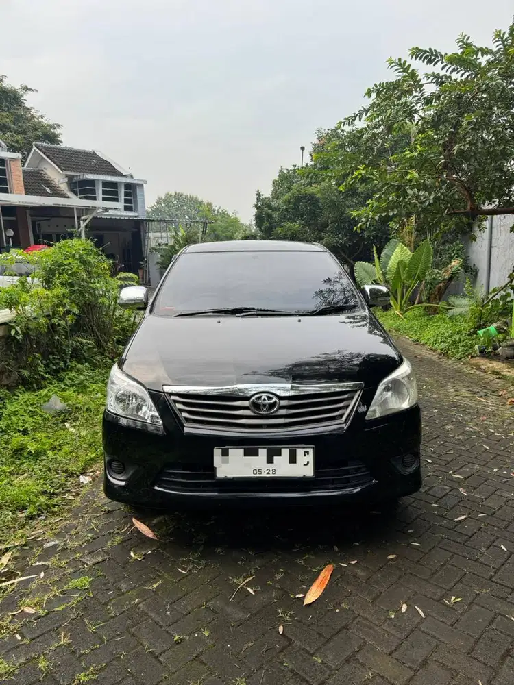 Toyota Kijang Innova E 2.0 AT Bensin 2013