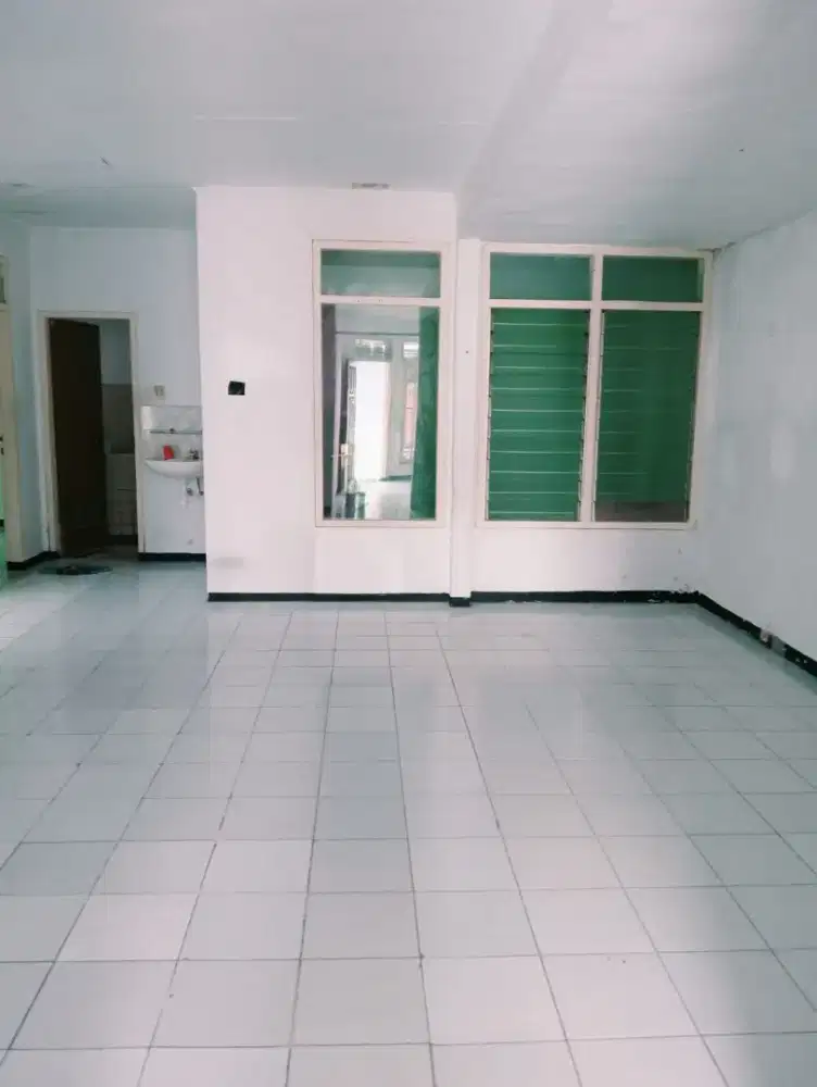 Disewakan Rumah Second Masih Terawat di Area Nginden, Surabaya