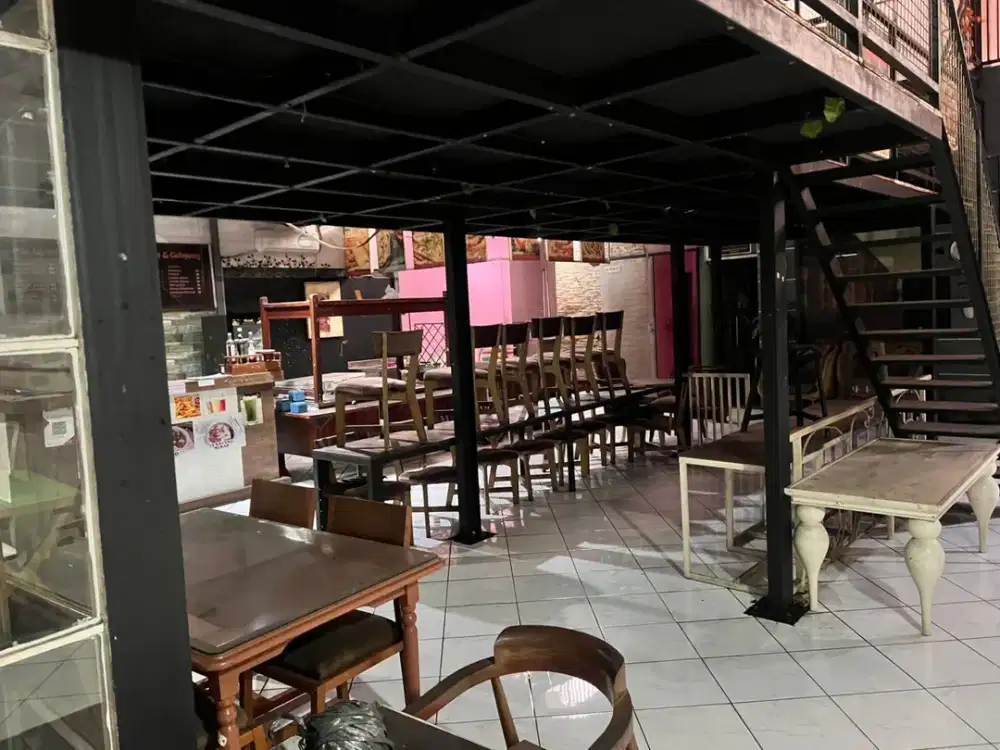 Disewakan ruang usaha cocok untuk resto lokasi sangat strategis di pinggir jalan raya Pulogebang jakarta timur