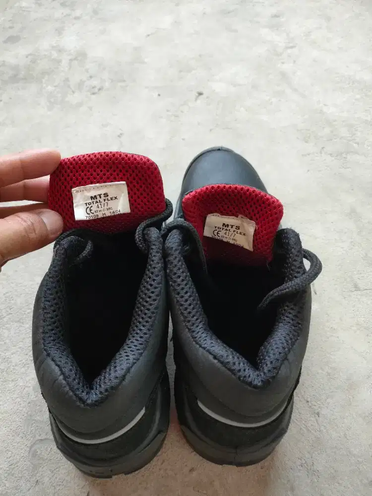 Sepatu Safety masih mulus