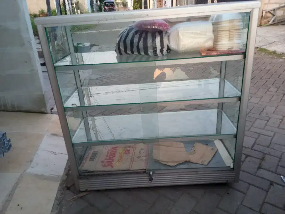 Etalase 4 tingkat dan 2 tingkat ukuran semeter