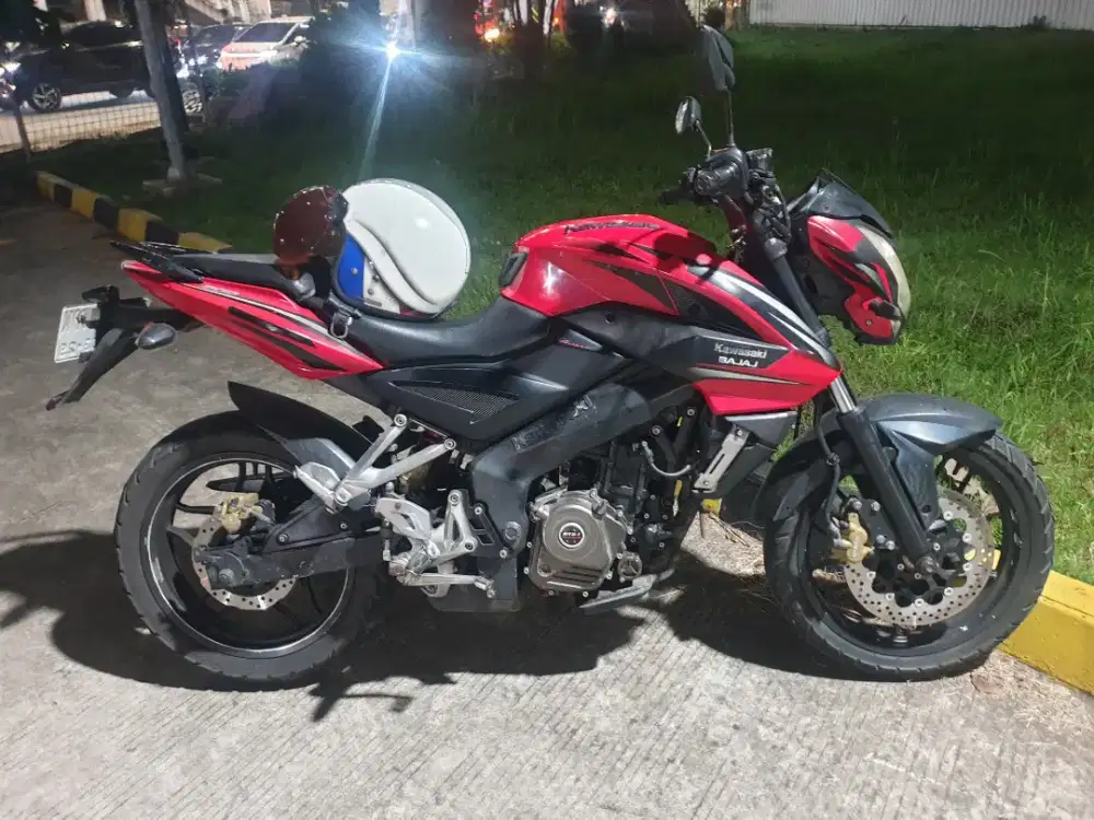 Kawasaki bajaj pulsar ns200 red jual cepat b.u