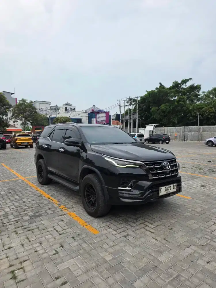 FORTUNER 2.8 GR SPORT 2022 HITAM