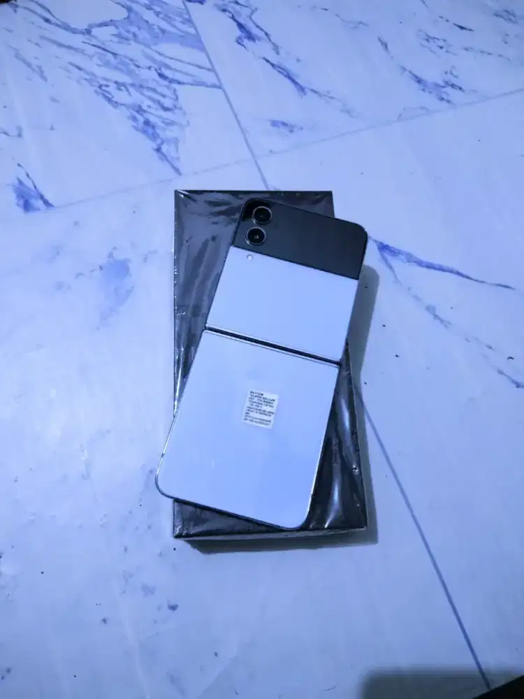 Samsung Z flip 4 5g 8/256 gb