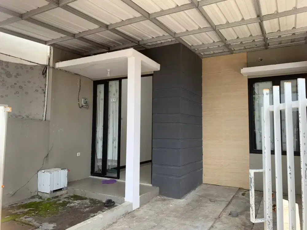 DISEWAKAN RUMAH MEDAYU