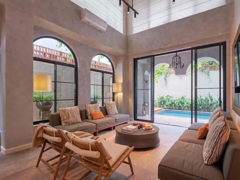 4 BEDROOMS VILLA STRATEGIC AND PRIME  ONLY  1 KM TO THE BEACH, AT CENTRAL  OBEROI SEMINYAK