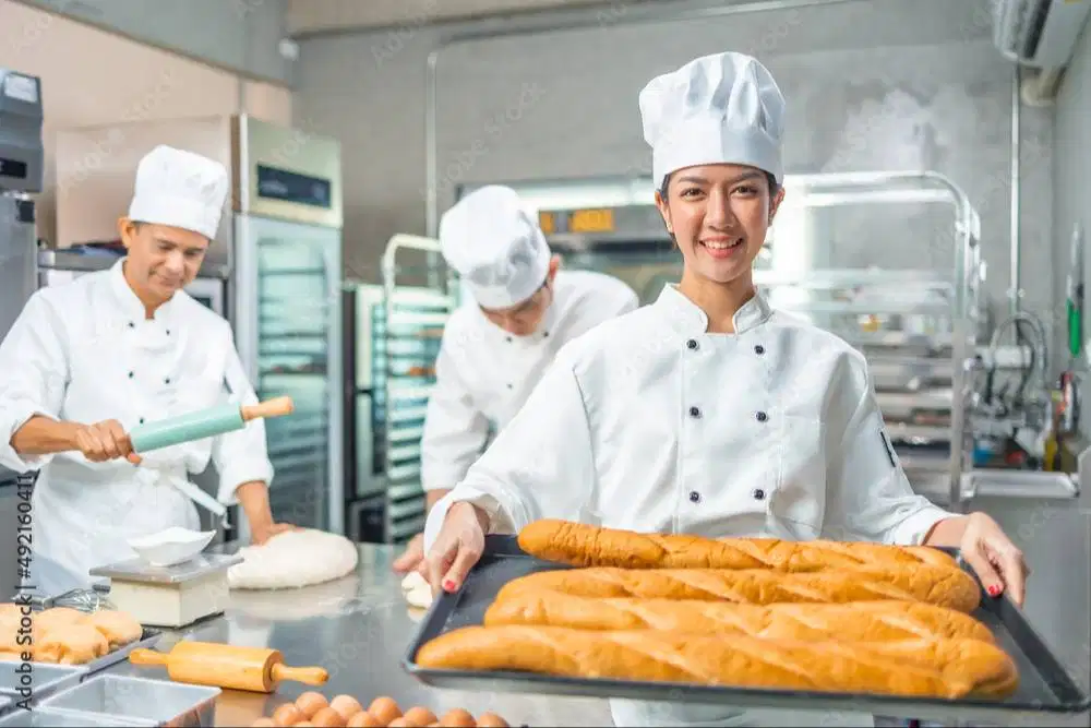 STAFF TOKO BAKERY , bagian kitchen PRIA