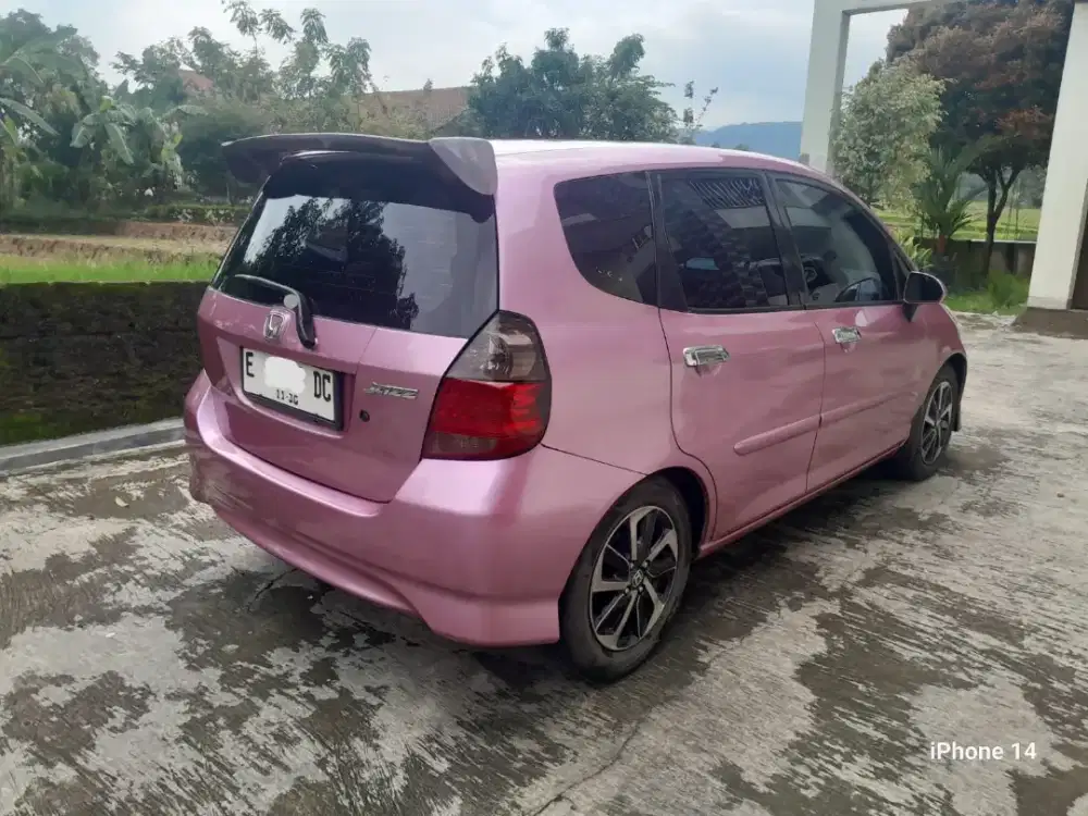 Mobil jazz antik matic triptonic