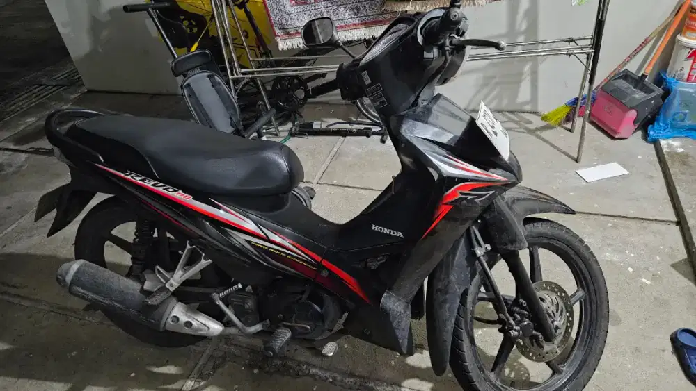 Dijual Cepat Honda Revo 2015 kondisi oke
