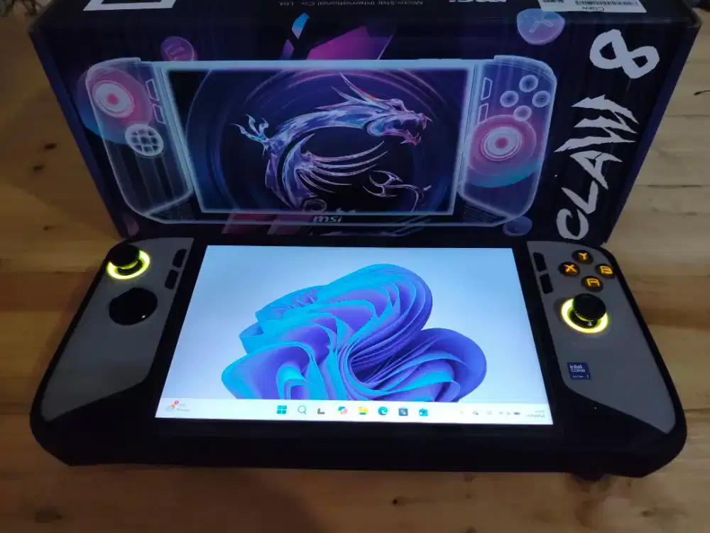 Handheld PC MSI Claw 8 AI+ Second