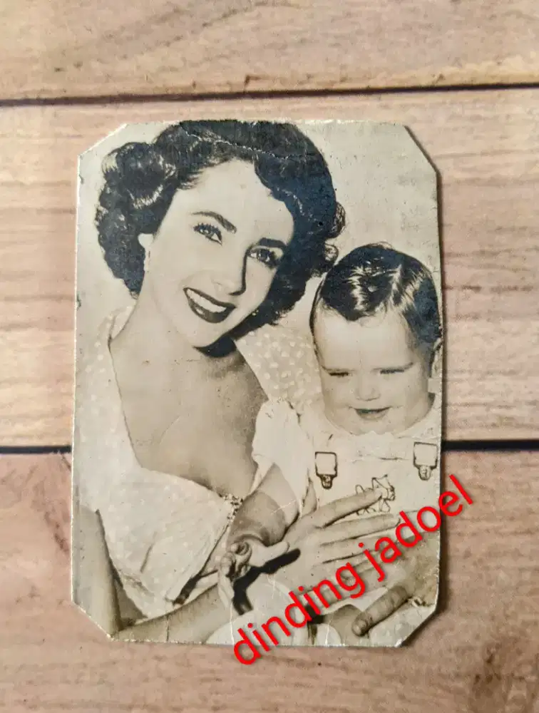 Foto asli Elizabeth Taylor - cap M.G.M studio