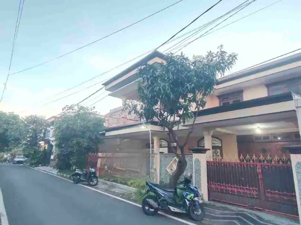 Rumah Besar Suhat Ikan Piranha Kota Malang