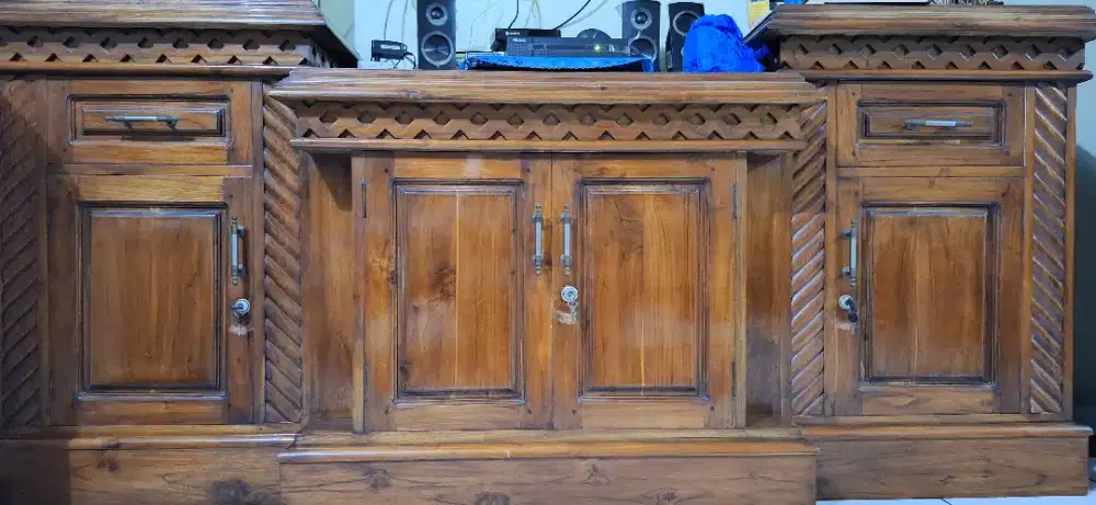 Lemari kayu, kondisi masih bagus