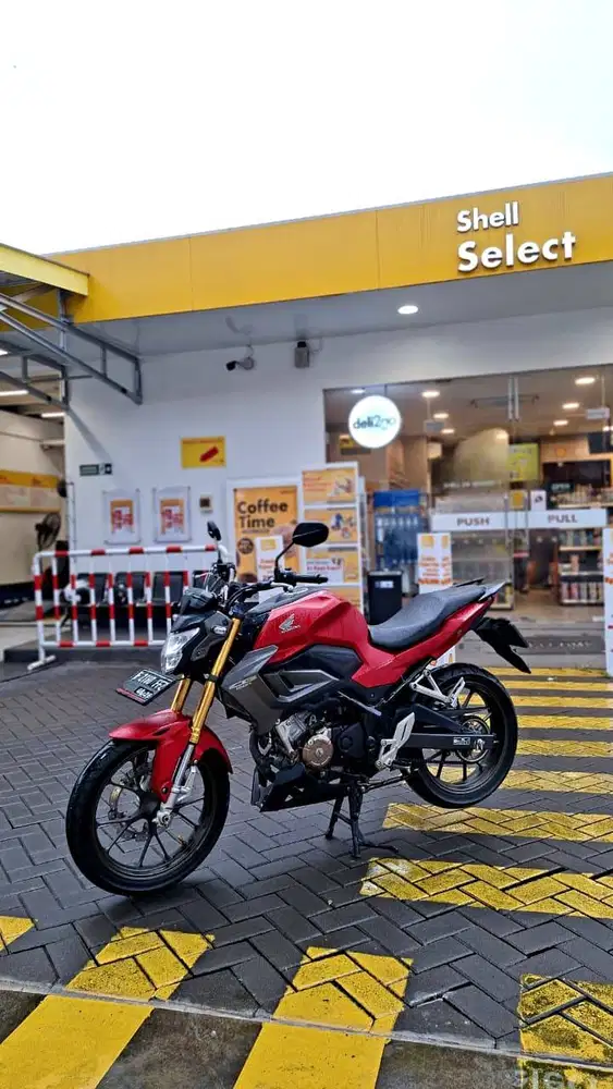 Honda CB 150R 2021 KM 6 Ribu Perak
