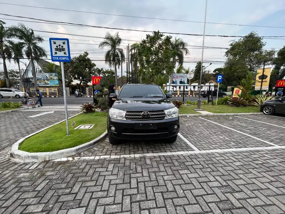 DIJUAL SANTAI FORTUNER 2009 MANUAL SOLAR