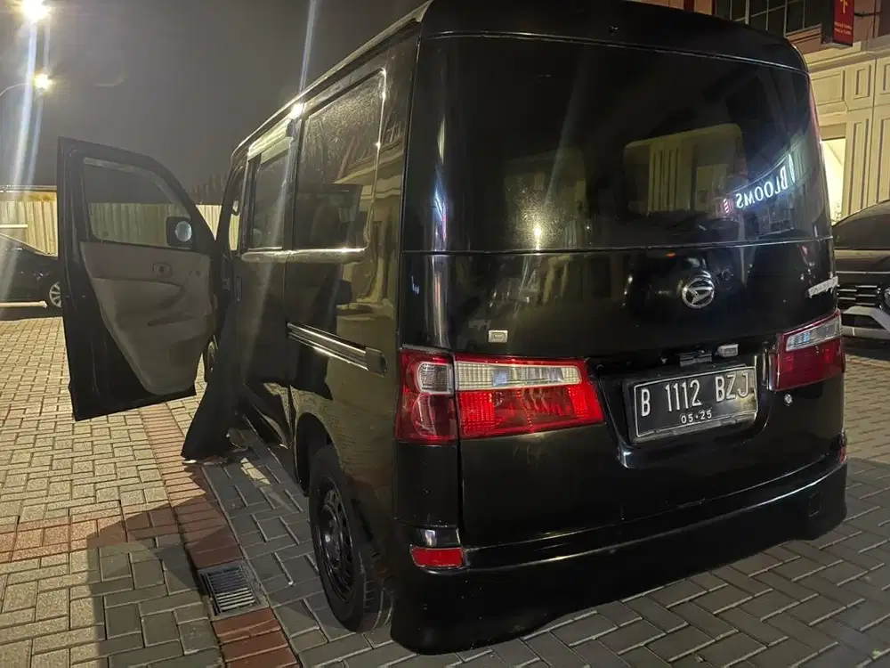 Luxio Hitam 2012 Manual