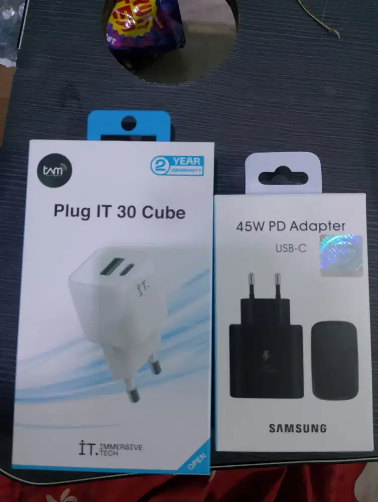 Charger IT dan Samsung