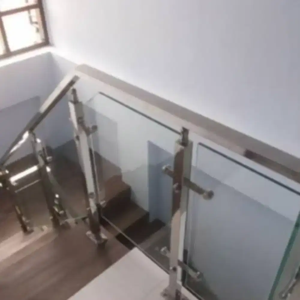 Railing tangga stainless minimalis