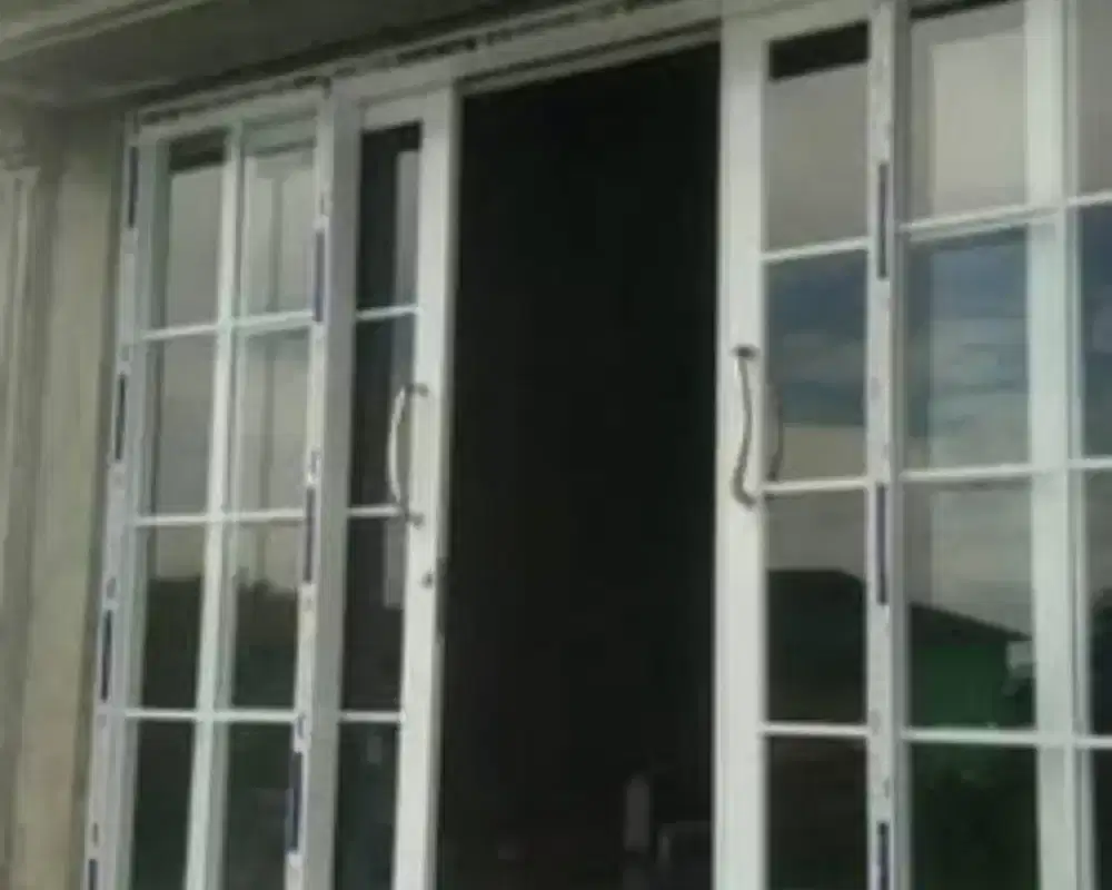 Kusen aluminium pintu lipat