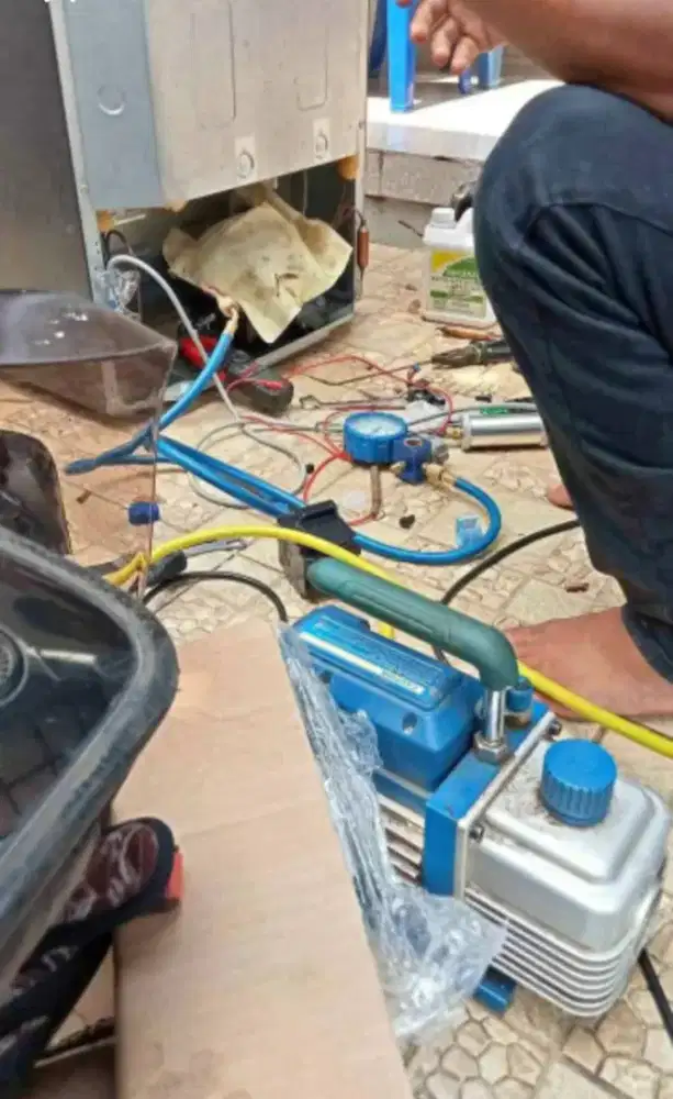 Terima service AC, cuci AC, isi freon AC, bongkar pasang AC dll