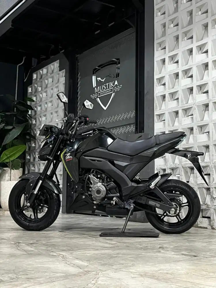 KAWASAKI Z125 PRO 2017 ODO 11RB - Chintia Mustika