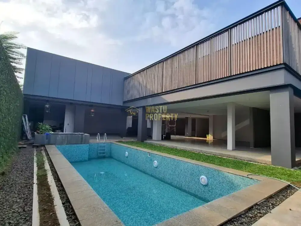 Rumah Luas Fasilitas Private Pool di Pondok Cabe Udik