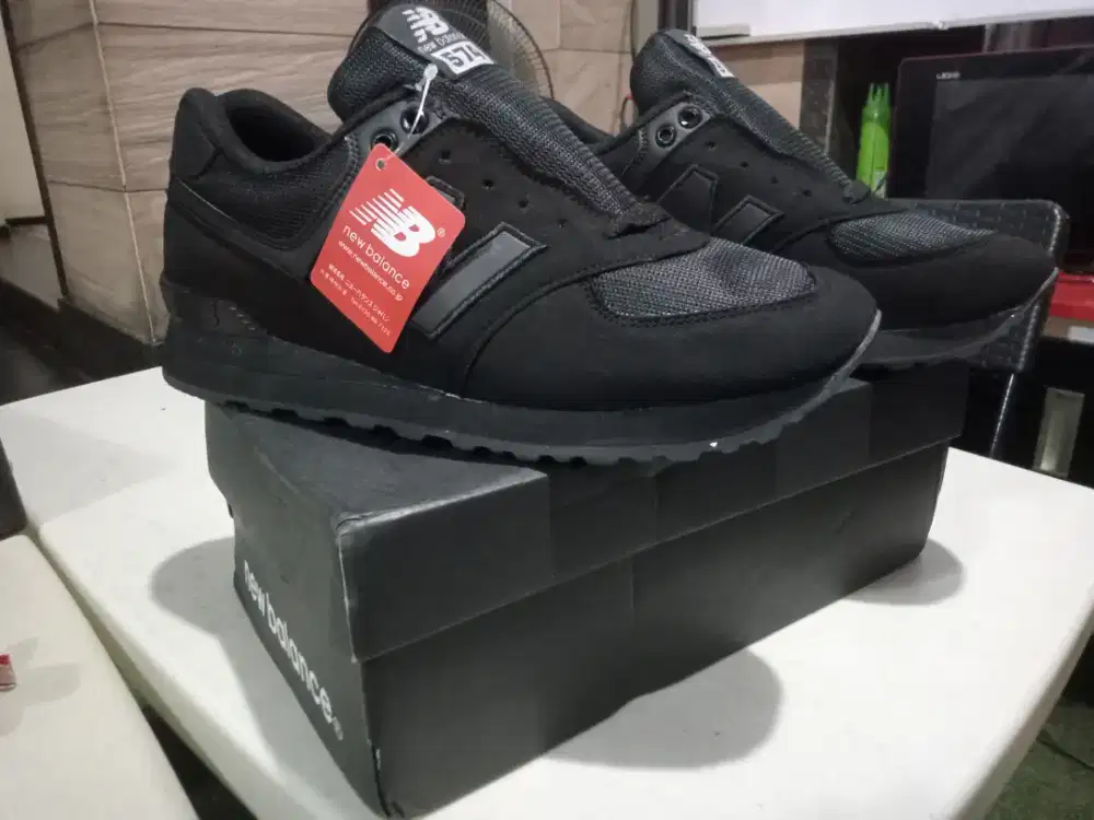 Sepatu NEW BALANCE 574 warna full black