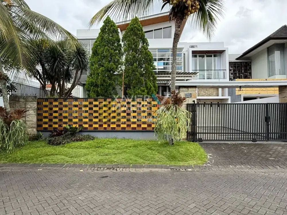 Dijual Rumah Mewah Full Furnish Plus Swimming Pool di Cluster Greenwood Golf, Kota Araya Malang
