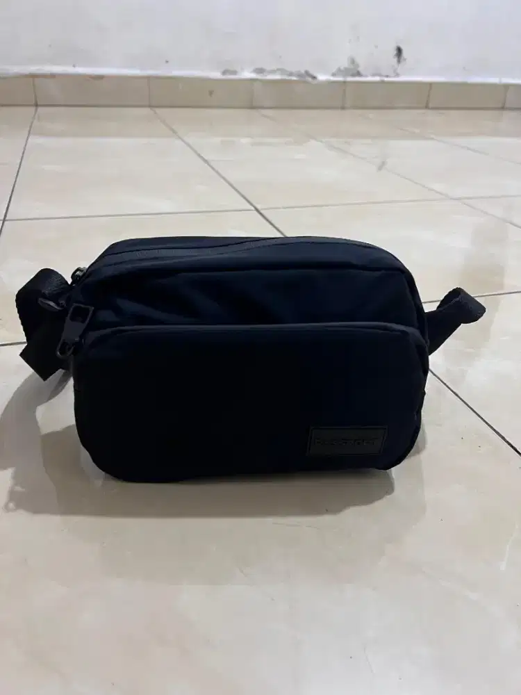 TAS SLING PASPORT LIKE NEW