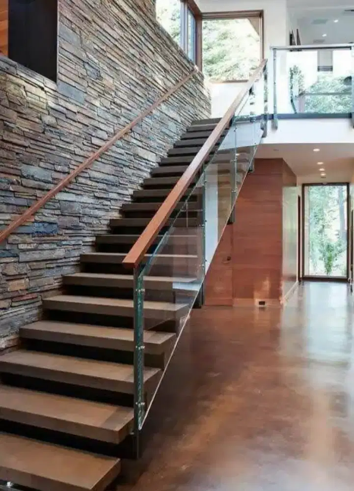 Railing tangga kaca polos