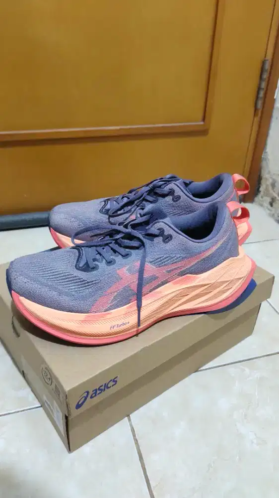 Sepatu running asics superblast 2