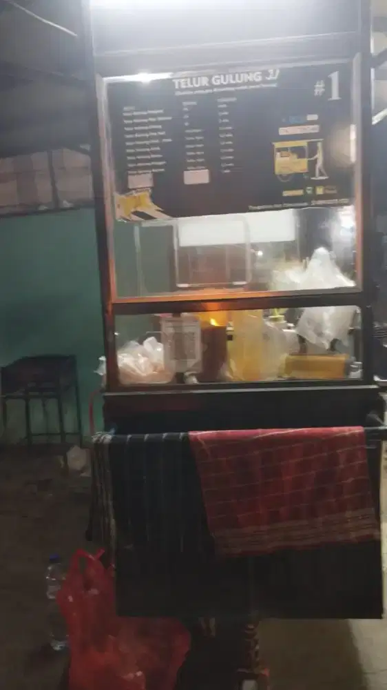 Dibutuhkan : orang untuk jualan telor gulung