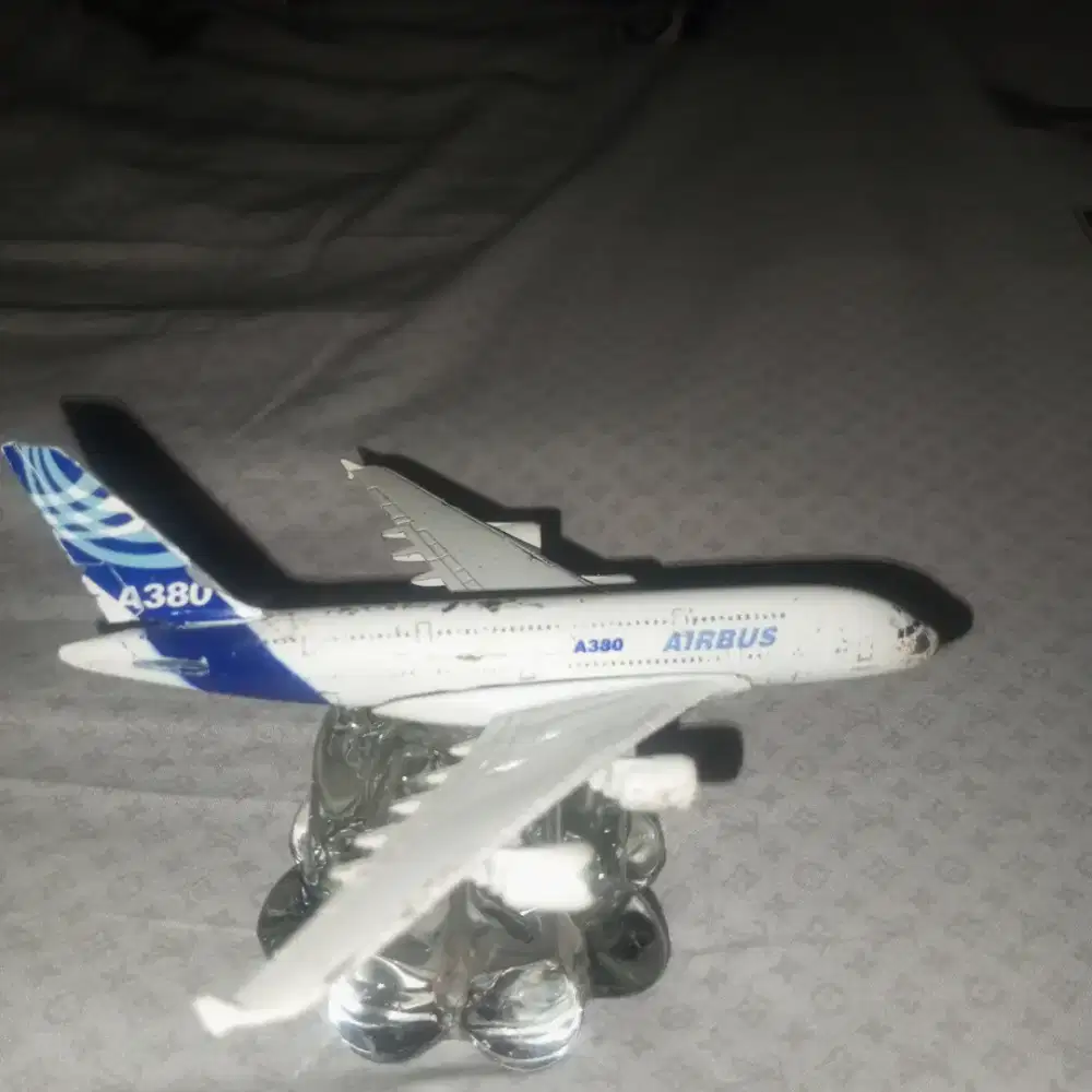 Dijual Miniatur Pesawat terbang Airbus A380