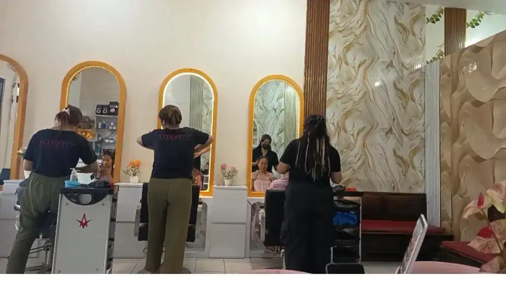 Di cari pegawai salon